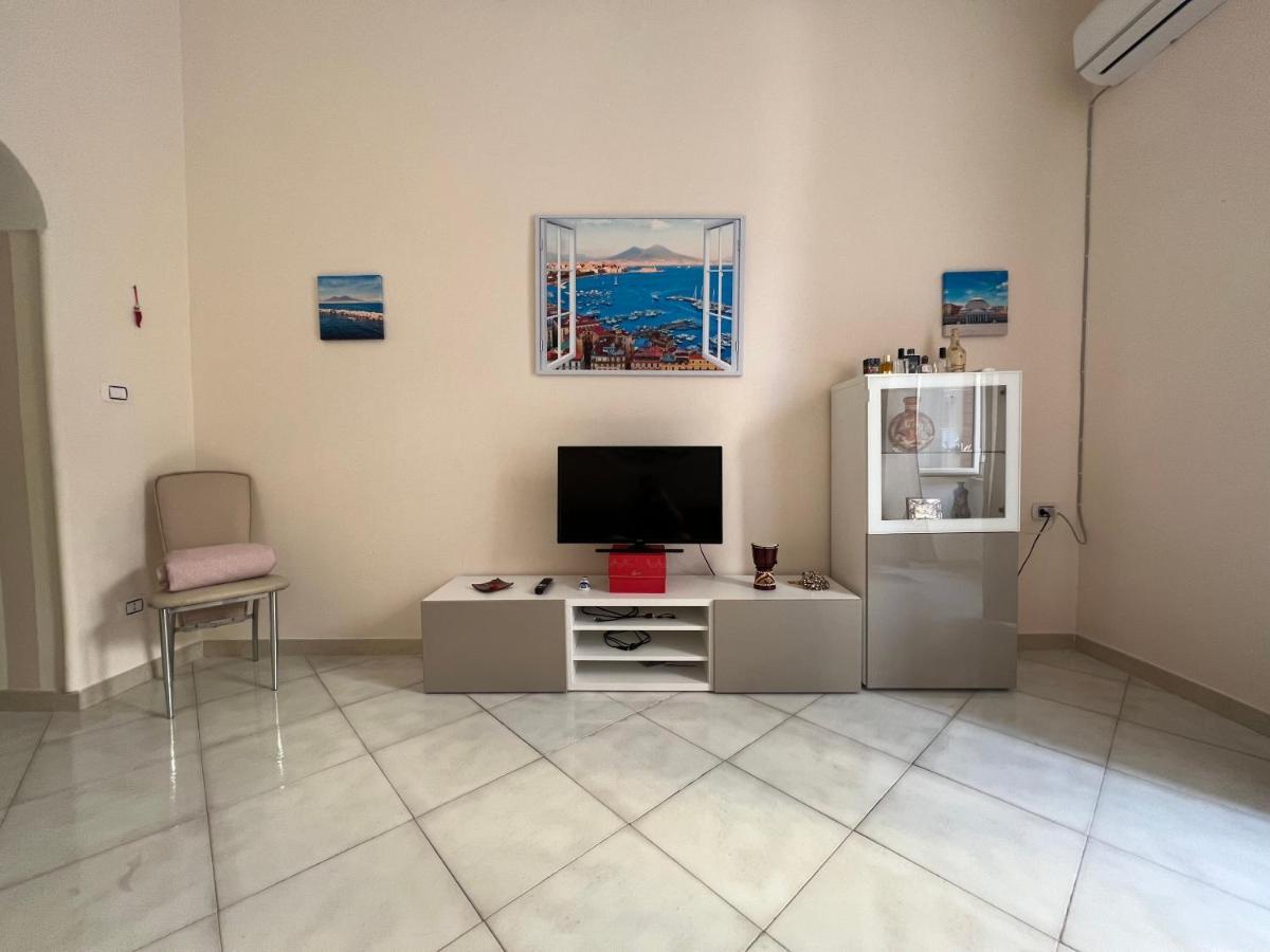 La Finestra Di Fronte Naples Exterior photo